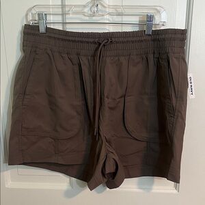 NWT Old Navy Women’s 4” Inseam Stretchtech Quick Dry Brown Shorts Size L